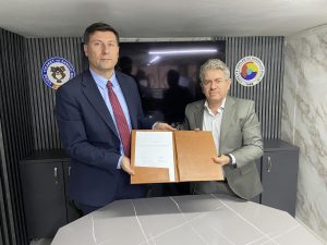 ÖĞRENCİLERE MONT DESTEĞİNDE BULUNDUK